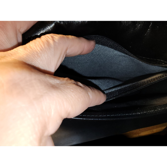 Vintage 1995 Avon Black Fall Mini Vinyl shoulder bag - Picture 4 of 6